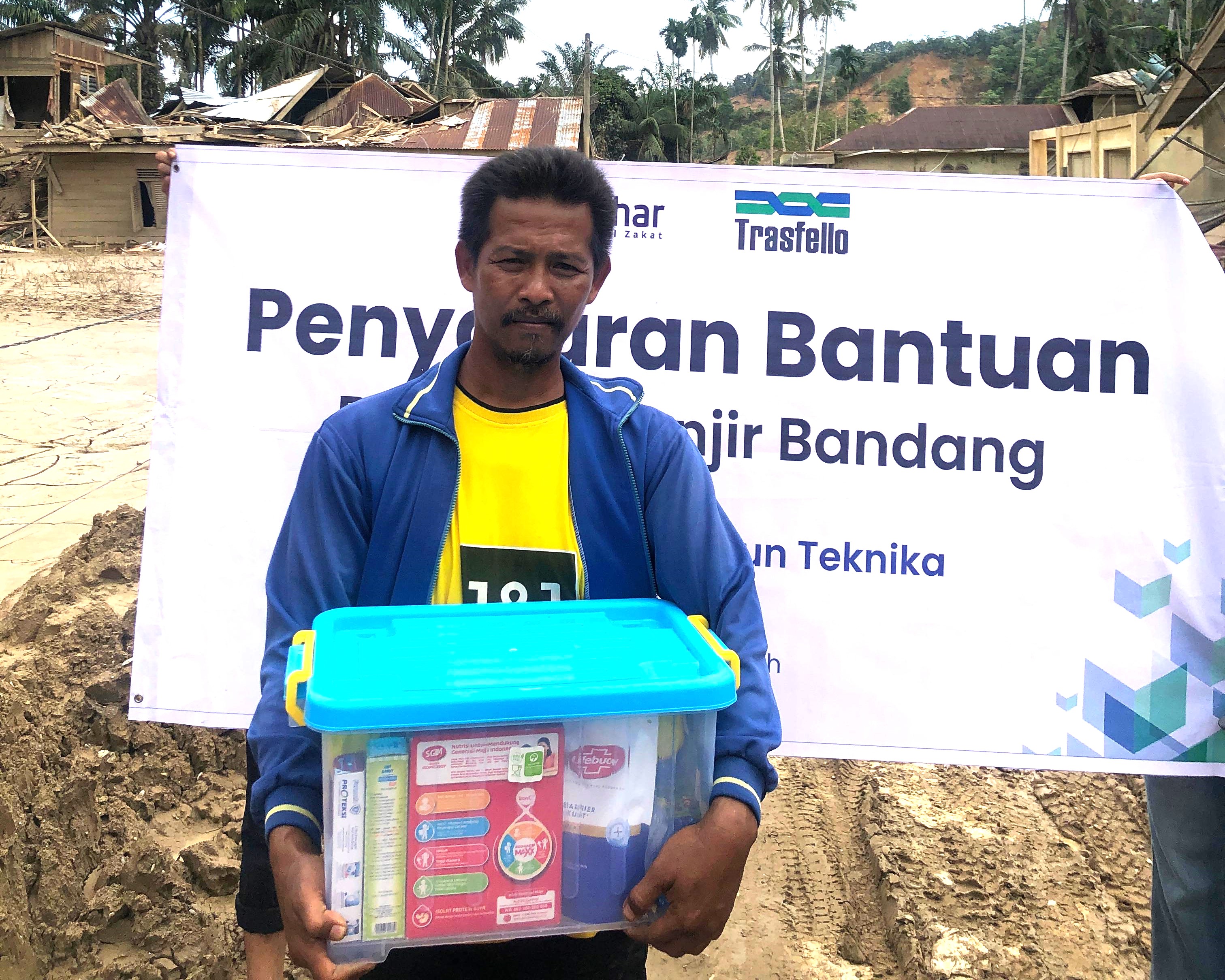 LAZ Al Azhar Bersama Trasfello Salurkan Hygiene Kit untuk Korban Banjir Bandang Aceh Tamiang